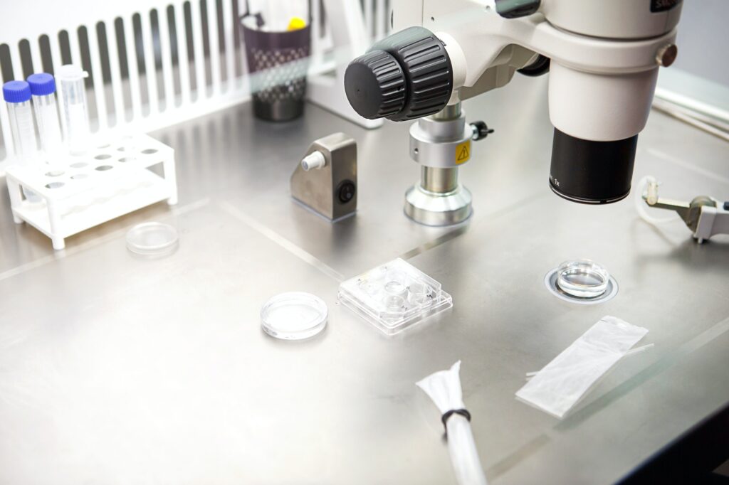 Microscope and optical equipment in the laboratory of the artificial insemination clinic.