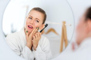 woman experiencing toothache