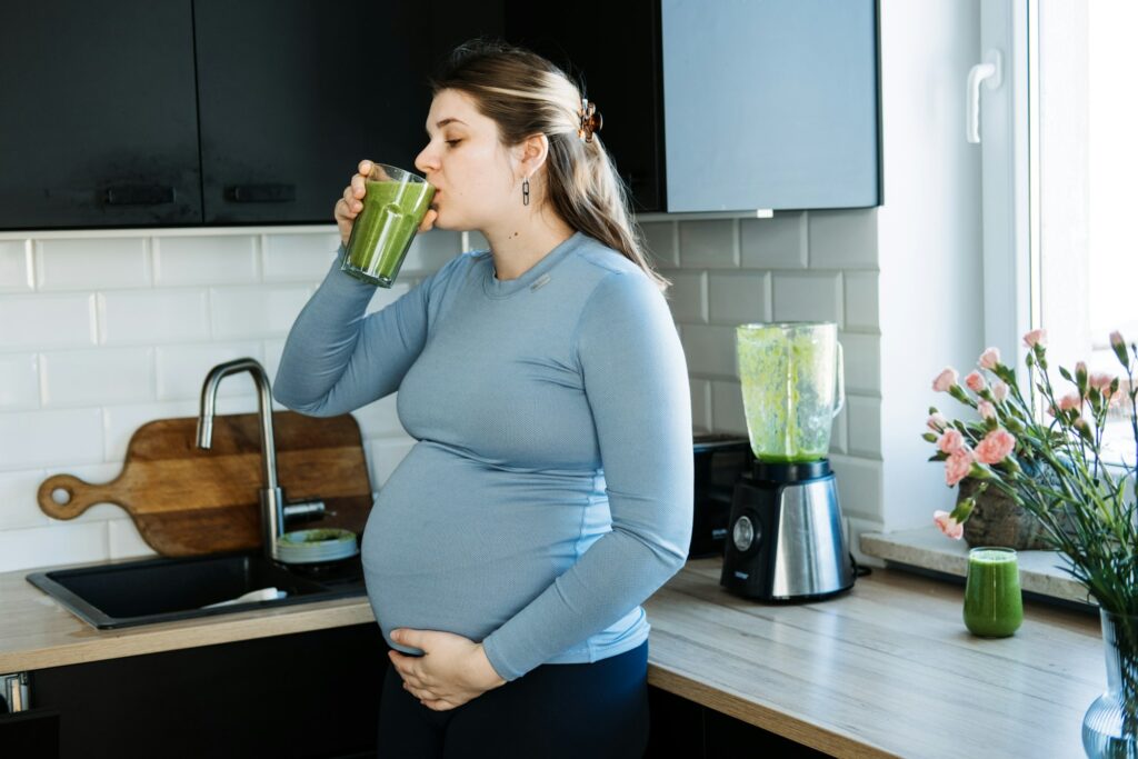 Iron deficiency, anemia, iron boosting smoothie recipes for pregnant woman. Pregnant woman